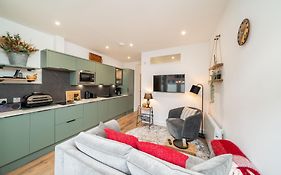 Grange8 Luxury Snug & Courtyard In Blairgowrie